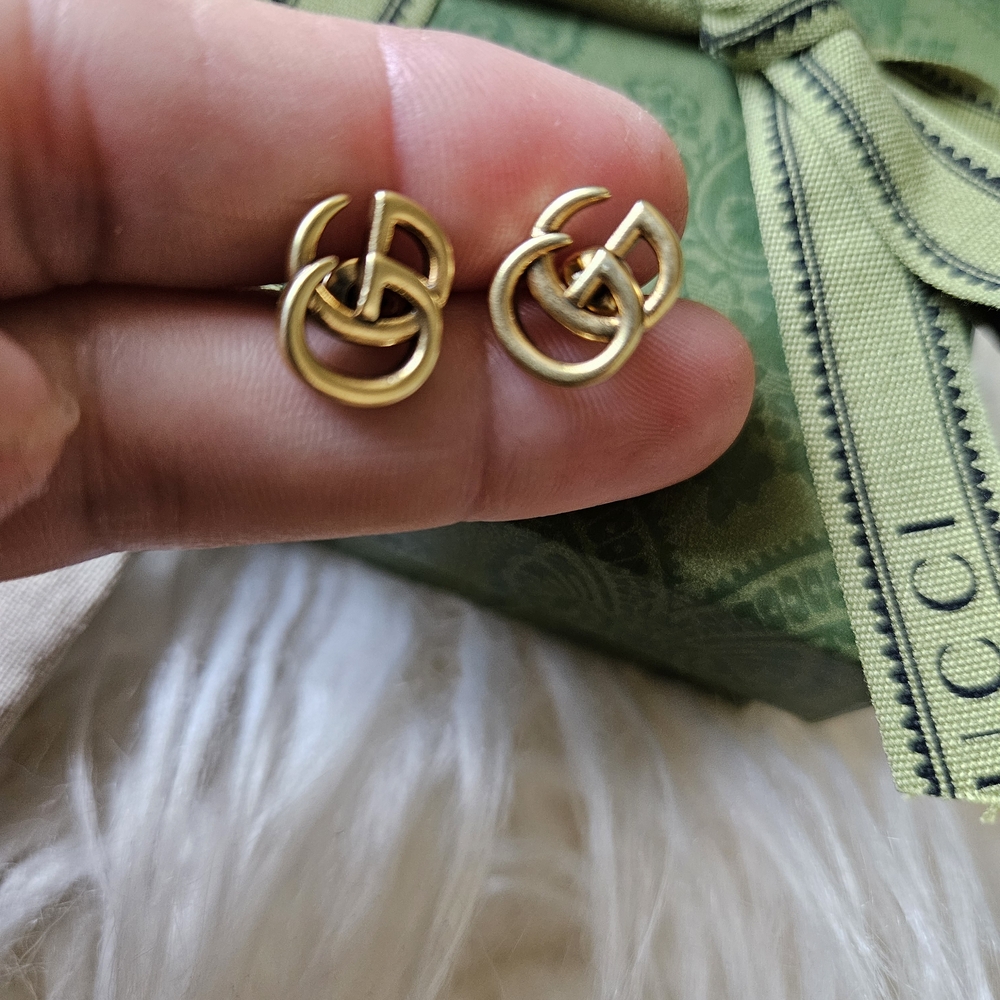 Gucci Gold GG Logo Stud Earrings - Picture 4 of 5